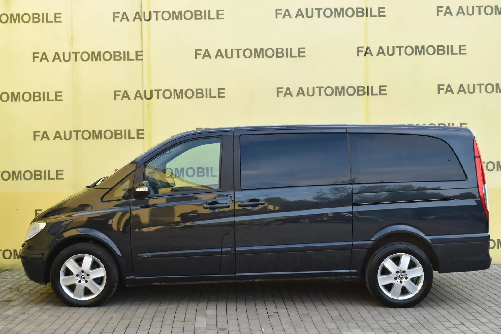 Mercedes-Benz Viano 3.0 CDI lang/6 SITZE/LEDER/PDC/SHZ/AHK/ALU Schwarz - 2