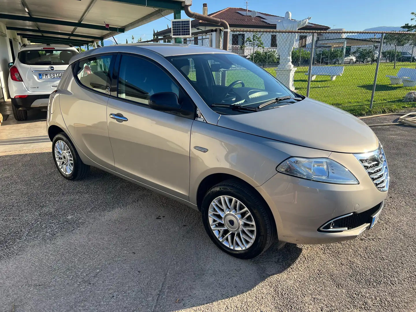 Lancia Ypsilon Ypsilon 2013 0.9 t.air Gold ecochic metano 80cv Gold - 1