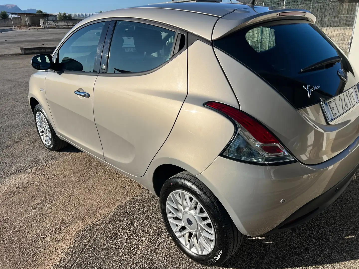 Lancia Ypsilon Ypsilon 2013 0.9 t.air Gold ecochic metano 80cv Gold - 2