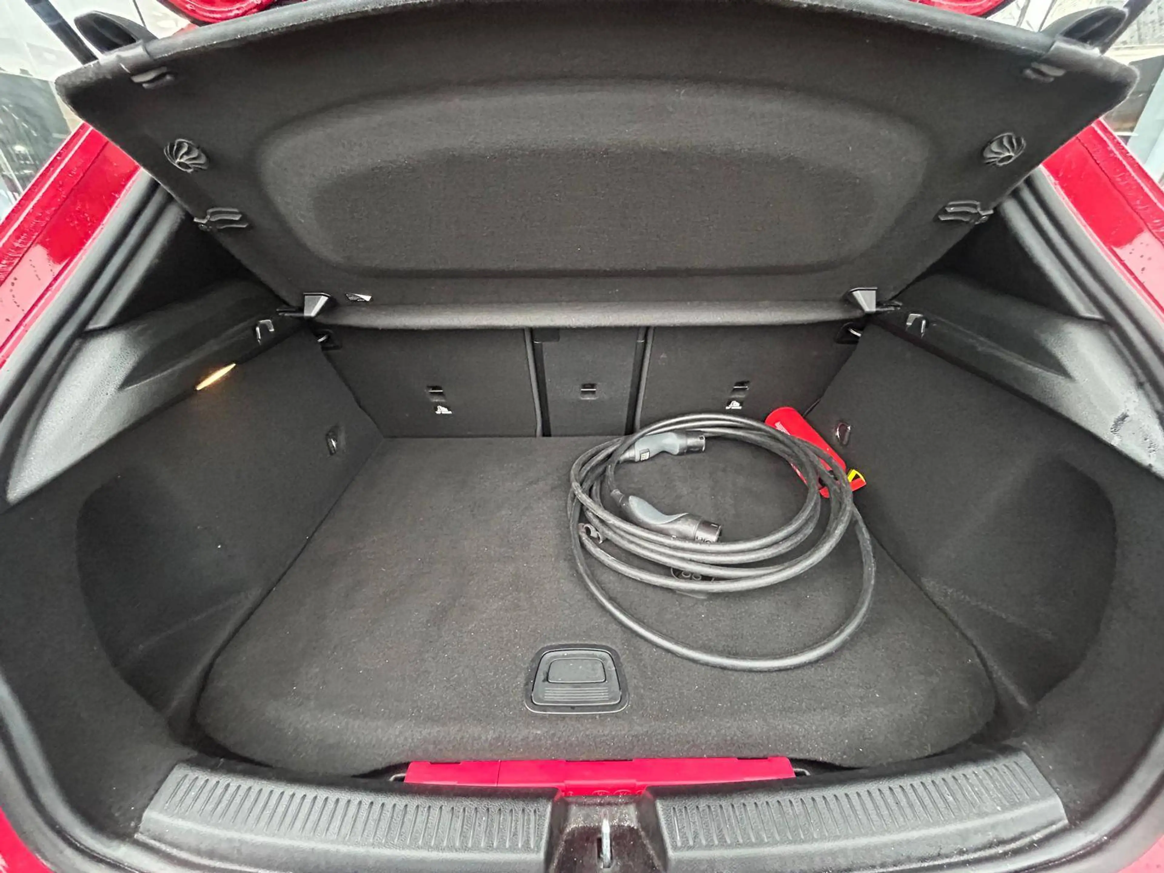 Mercedes-Benz A 250 e PHEV PACK AMG / TOIT PANO / ECLAIRAGE AMBIANCE / GARANTIE 12 MOIS — photo 7
