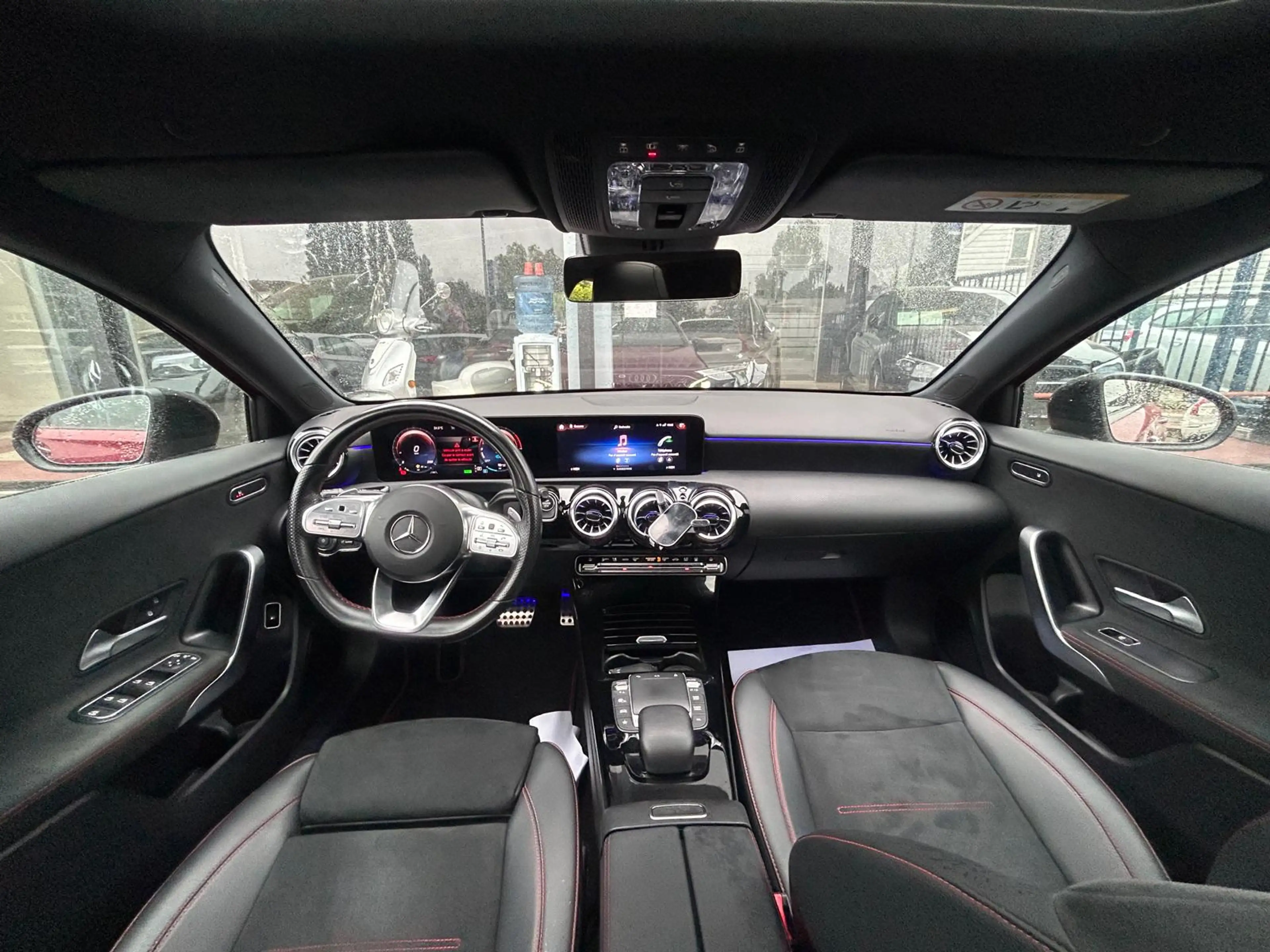 Mercedes-Benz A 250 e PHEV PACK AMG / TOIT PANO / ECLAIRAGE AMBIANCE / GARANTIE 12 MOIS — photo 11