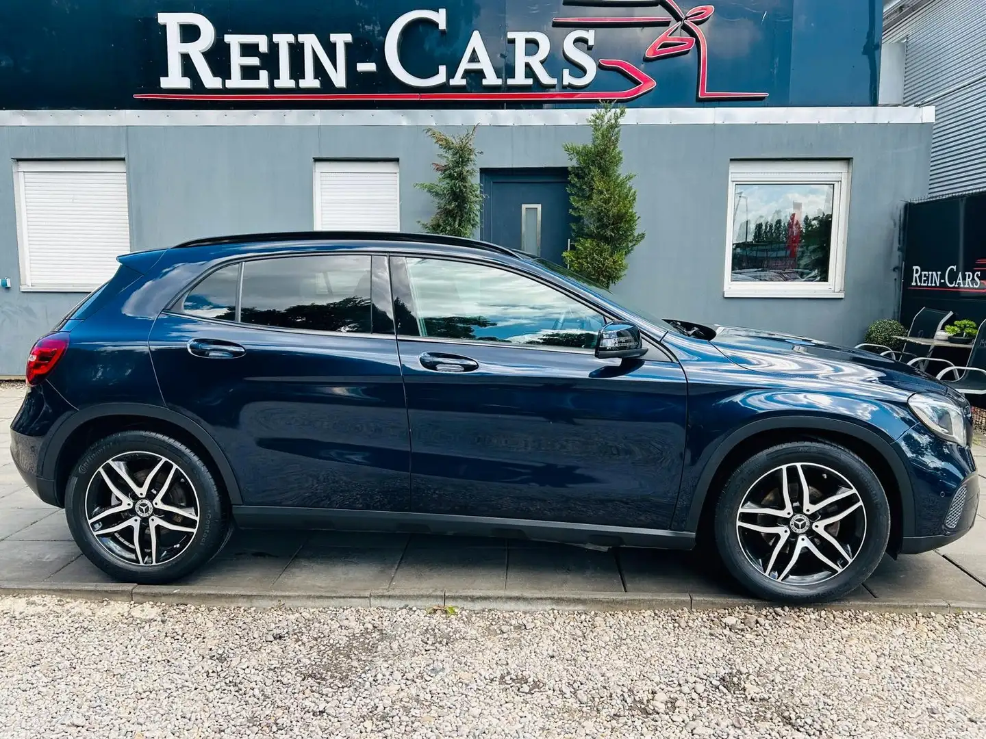 Mercedes-Benz GLA 180 /LED/AHK/KAMERA/NAVI/SHZ/TEMPOMAT/MFL/ Modrá - 2