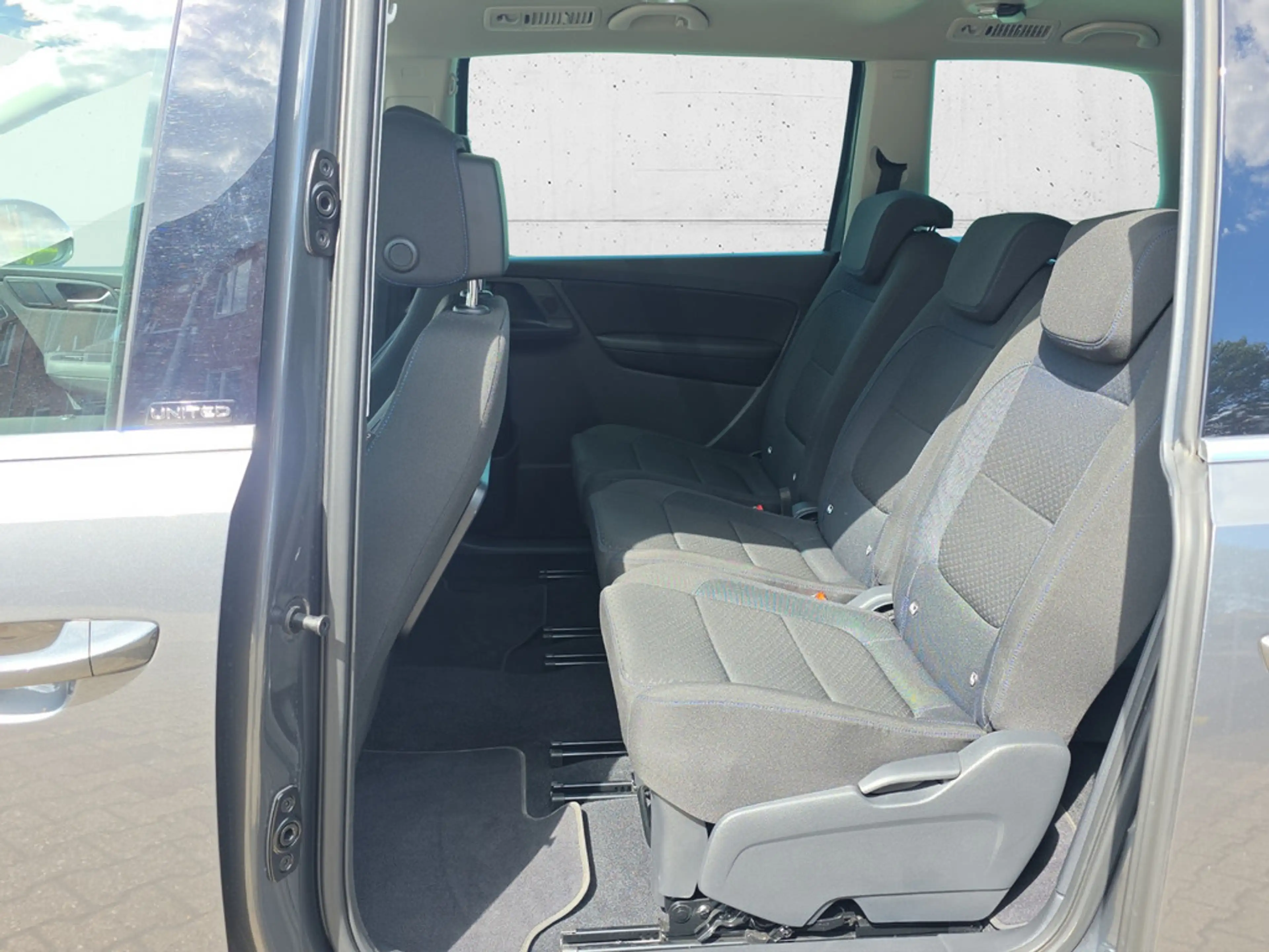 Volkswagen Sharan 1.4 TSI United 7-SITZER NAVI AHK PANO — photo 10