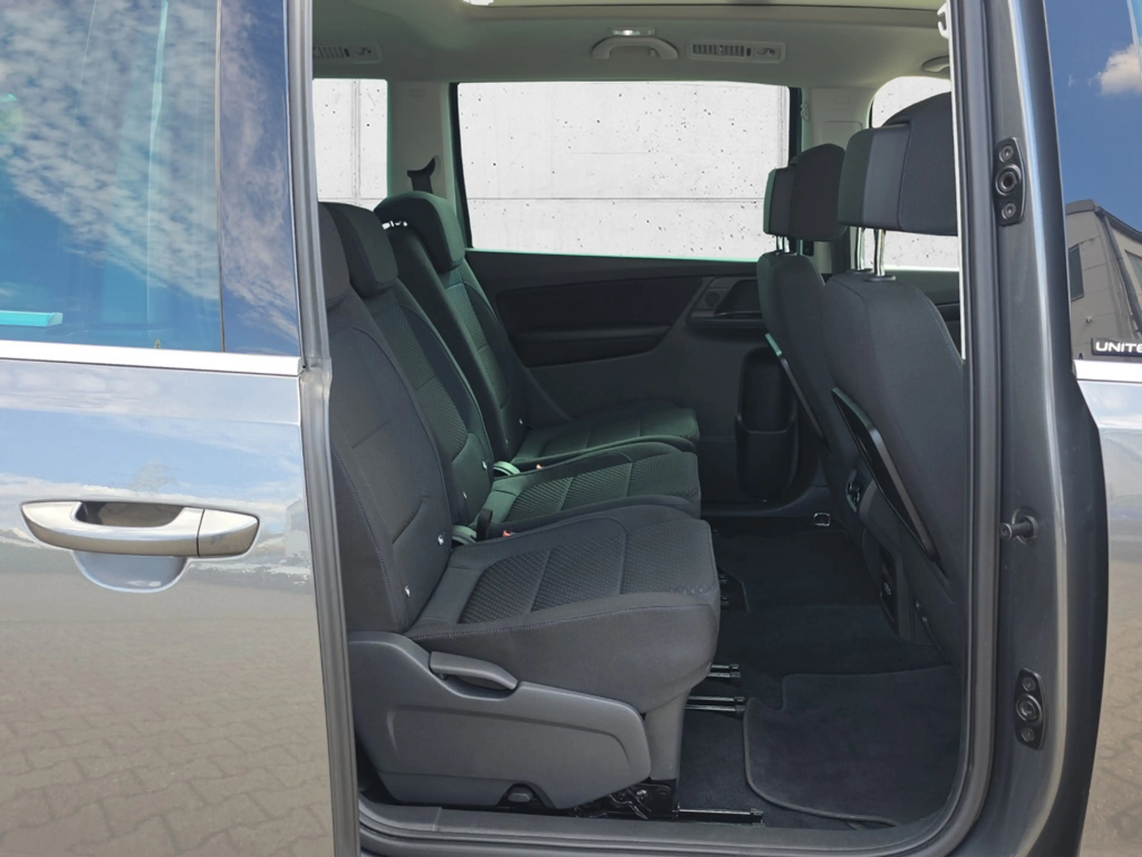Volkswagen Sharan 1.4 TSI United 7-SITZER NAVI AHK PANO — photo 11