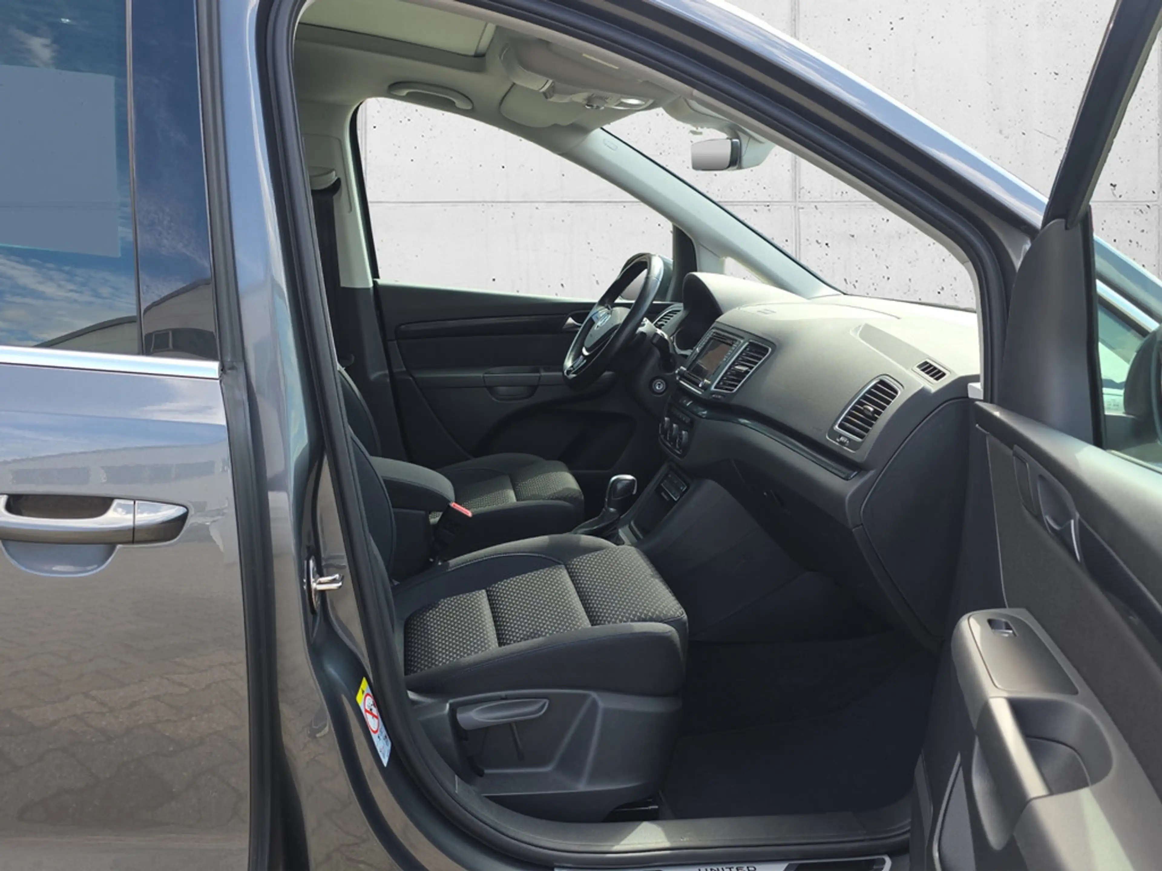 Volkswagen Sharan 1.4 TSI United 7-SITZER NAVI AHK PANO — photo 12