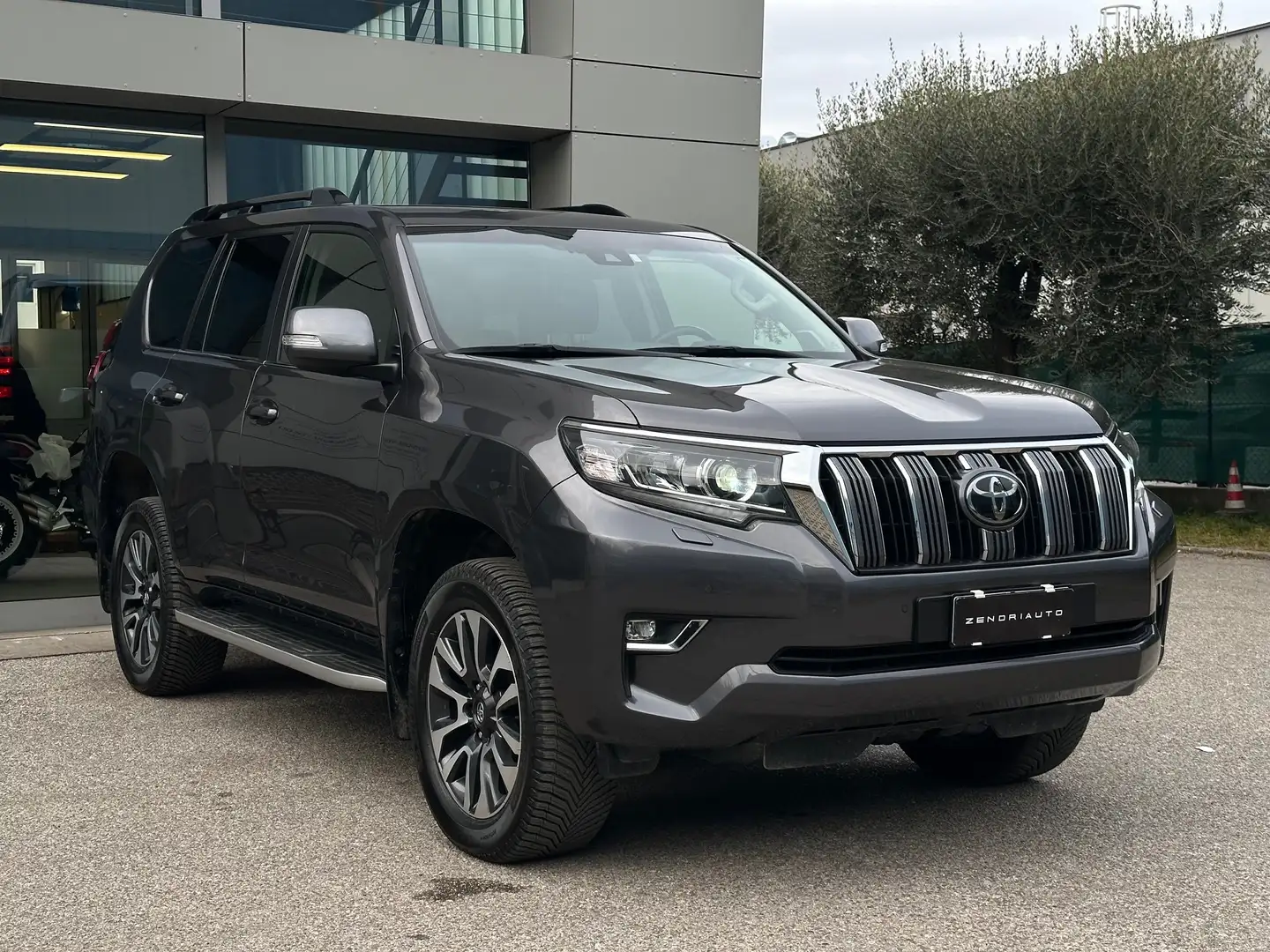 Toyota Land Cruiser 2022 5p 2.8 d-4d Executive auto Gris - 1