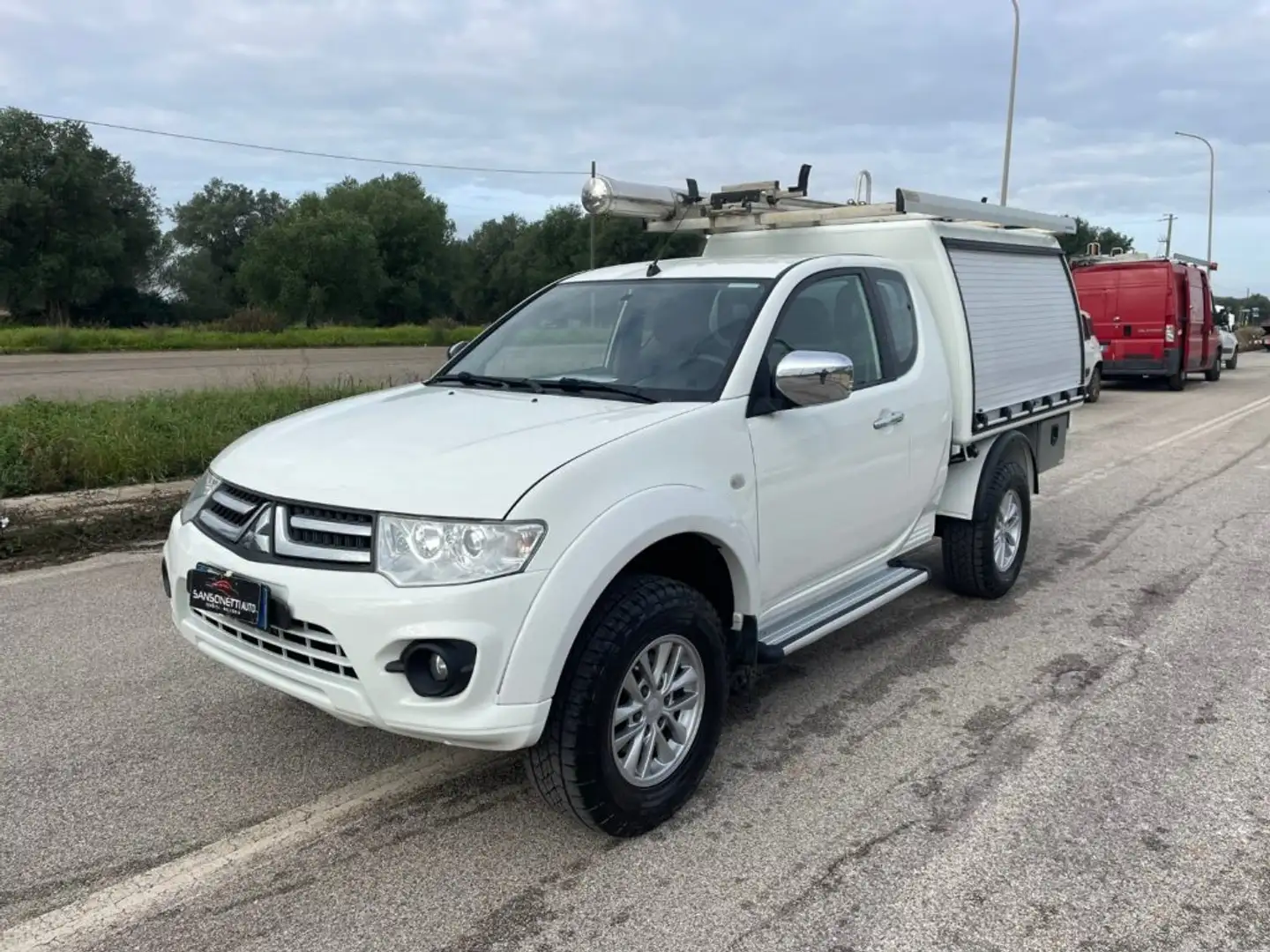 Mitsubishi L200 2.5 DI-D/136CV Club Cab Invite DPF Bianco - 1