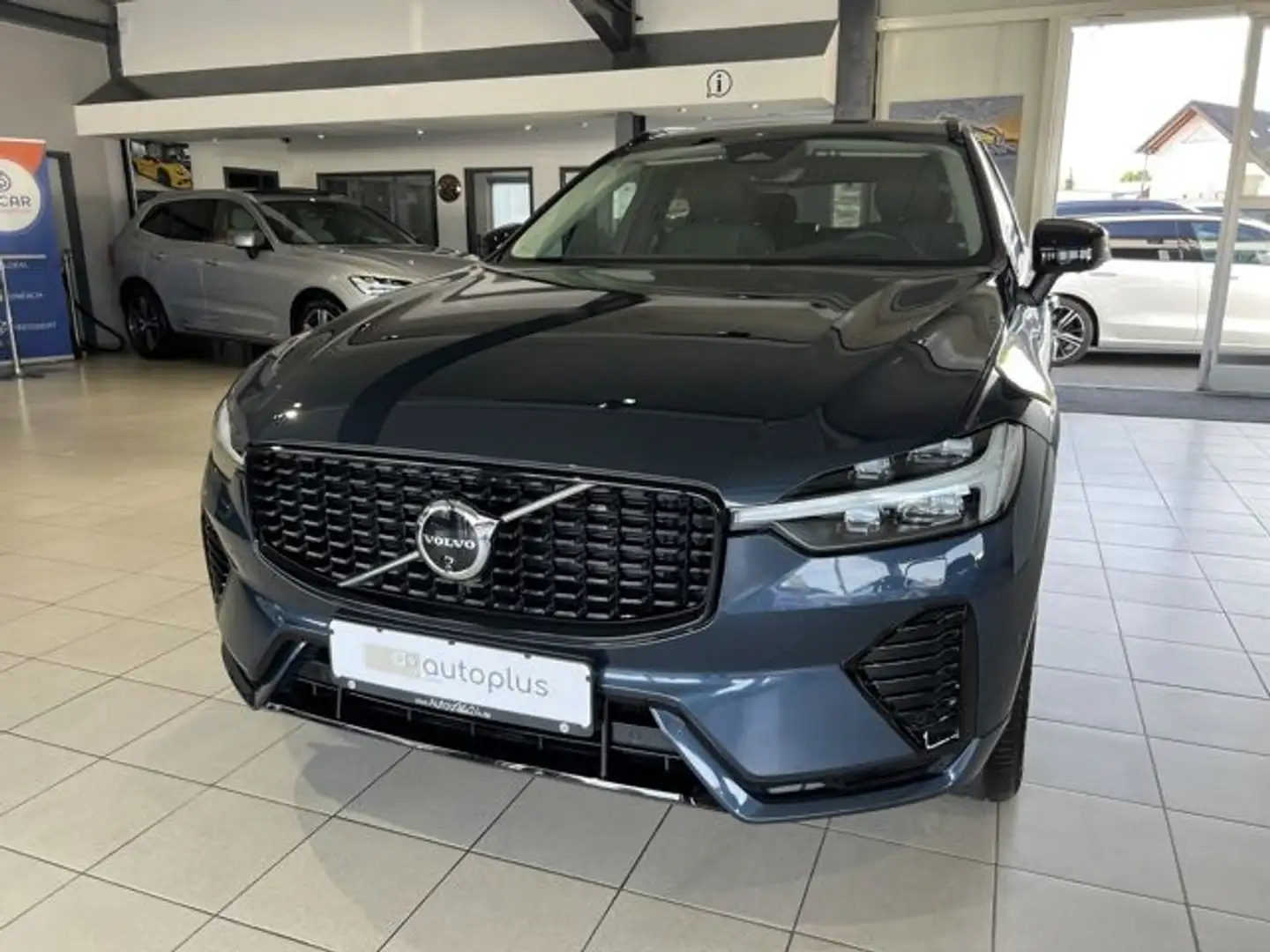 Volvo XC60 T8 Ultimate Dark Recharge AWD 360° HeadUp Blau - 2