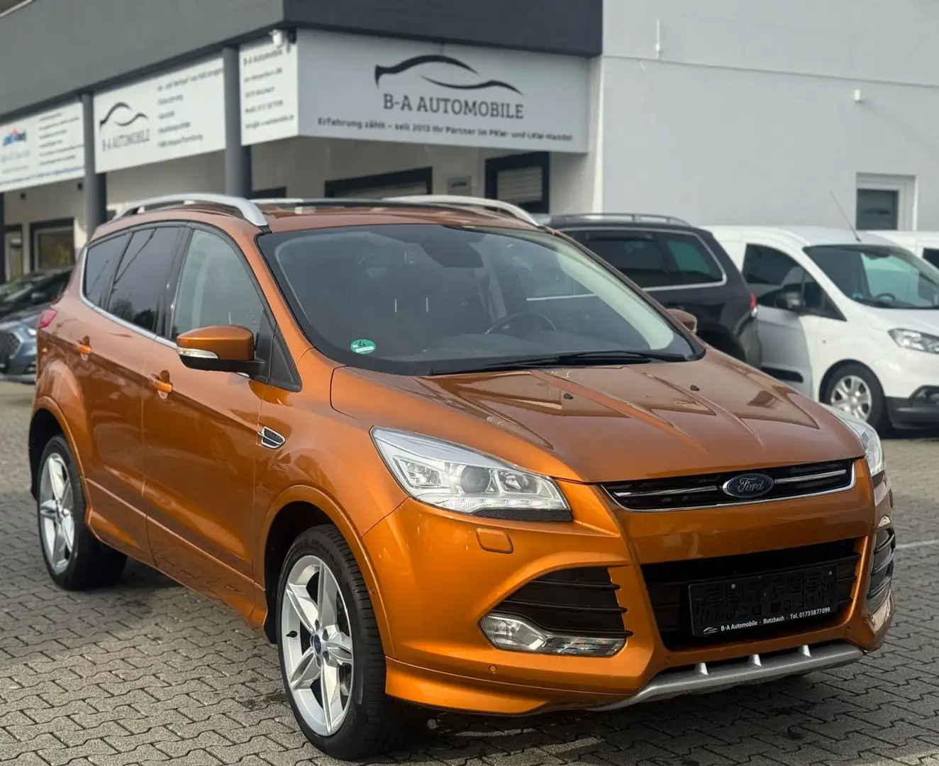 Ford Kuga Individual*Vollausstattung*1.Hand* Orange - 1