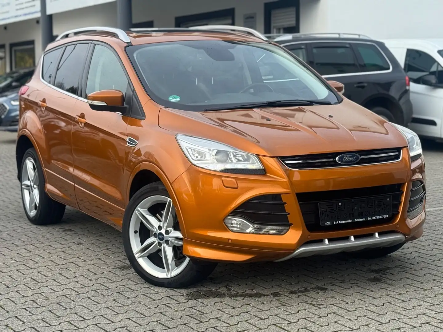 Ford Kuga Individual*Vollausstattung*1.Hand* Orange - 2