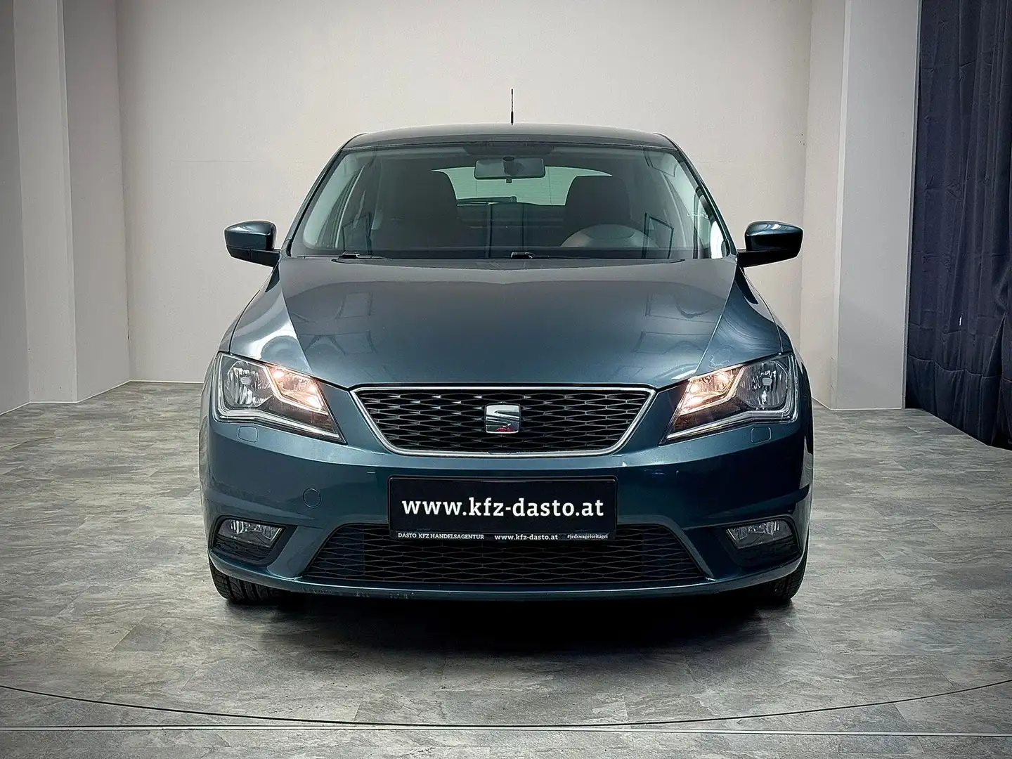 SEAT Toledo 1,2 TSI Reference II 8 Fach Bereift II Grau - 1