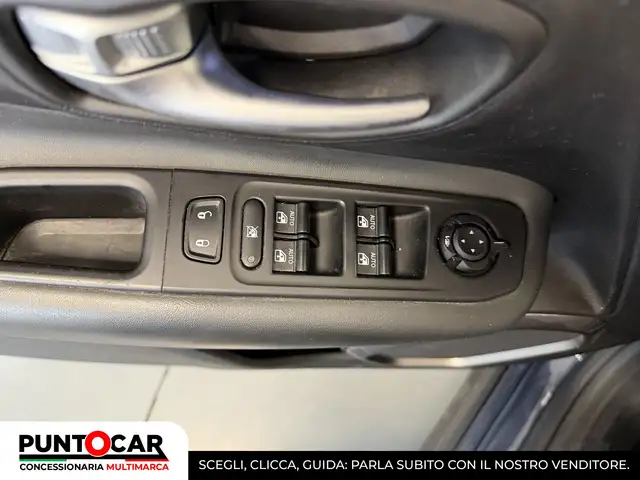 Jeep Renegade view 19