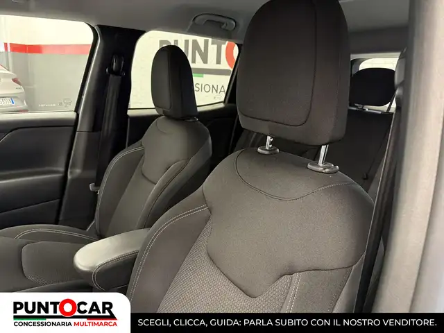 Jeep Renegade view 6