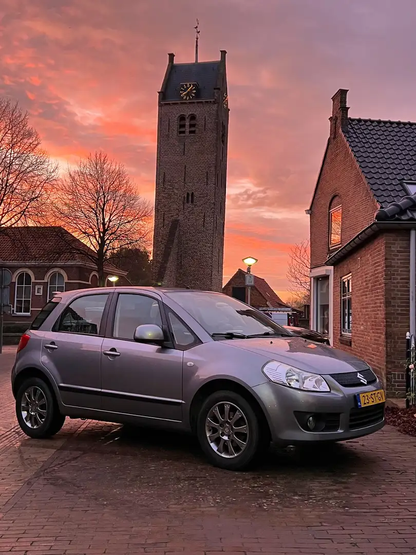 Suzuki SX4 1.6 VVT 4x2 Comfort Stříbrná - 1