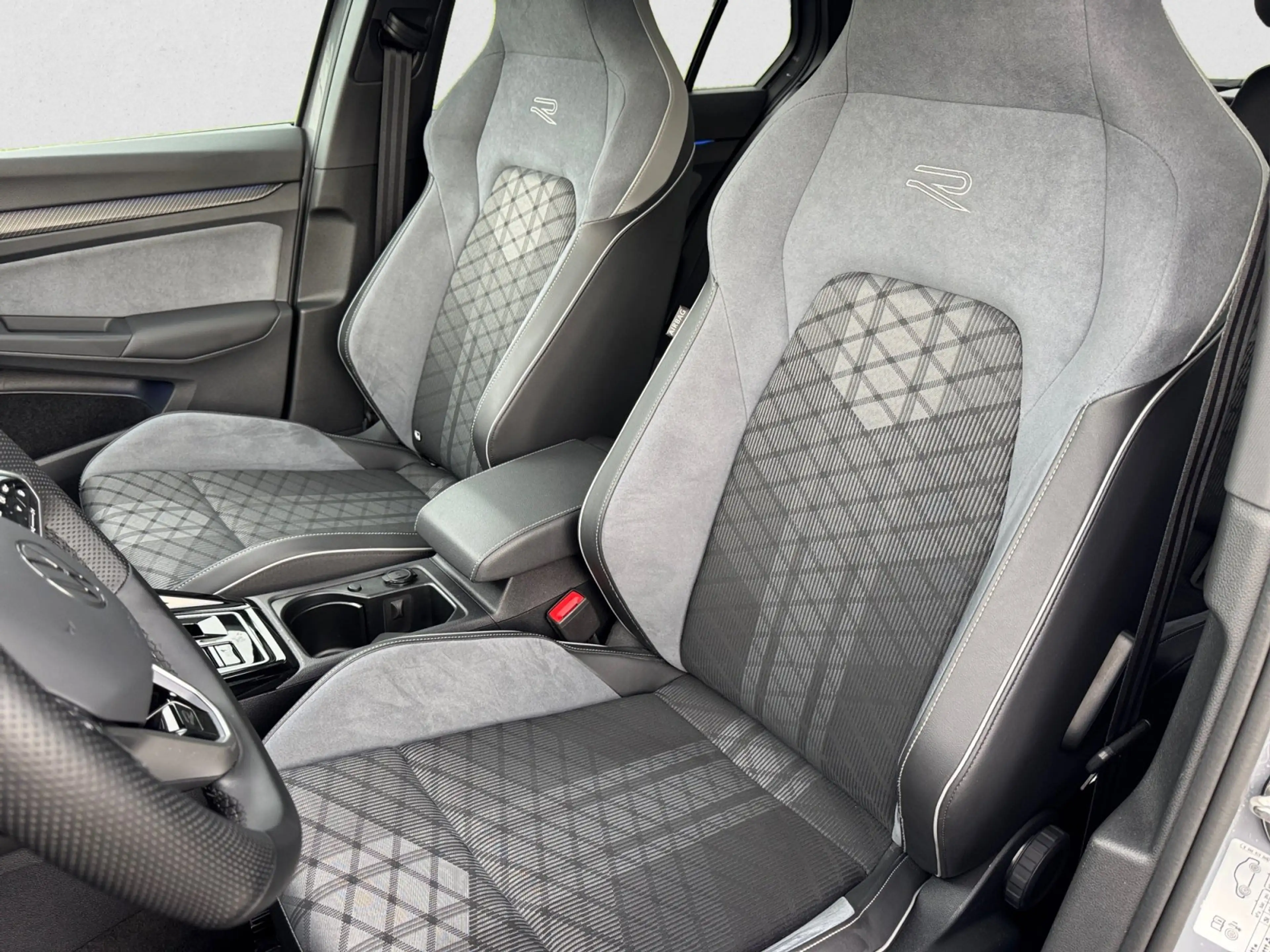 Volkswagen Golf R-Line eTSI DSG|PANO|HEADUP|LED+|KAMERA|NAV — photo 9
