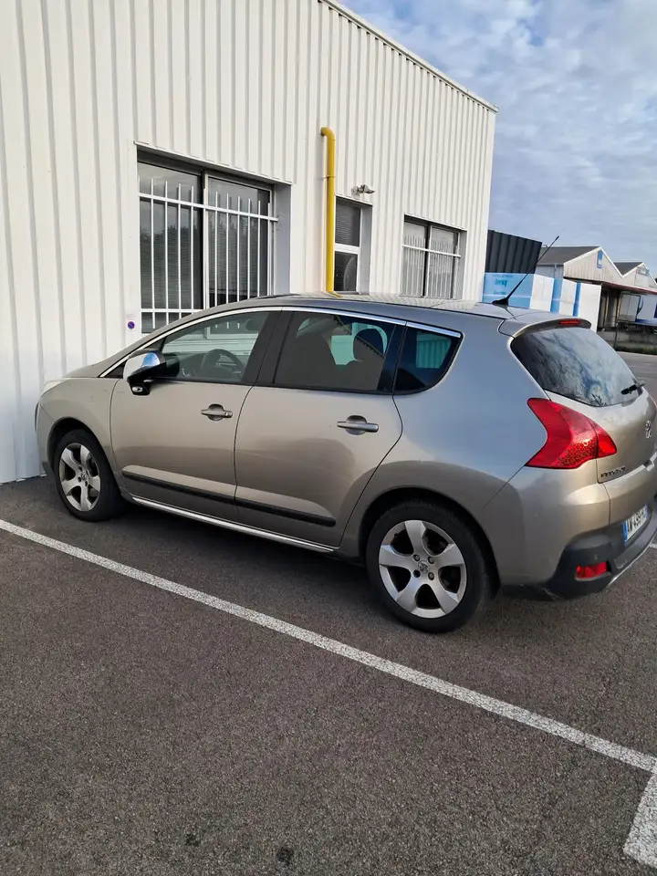 Peugeot 3008 2.0 HDi 16V 150ch FAP FÃ©line