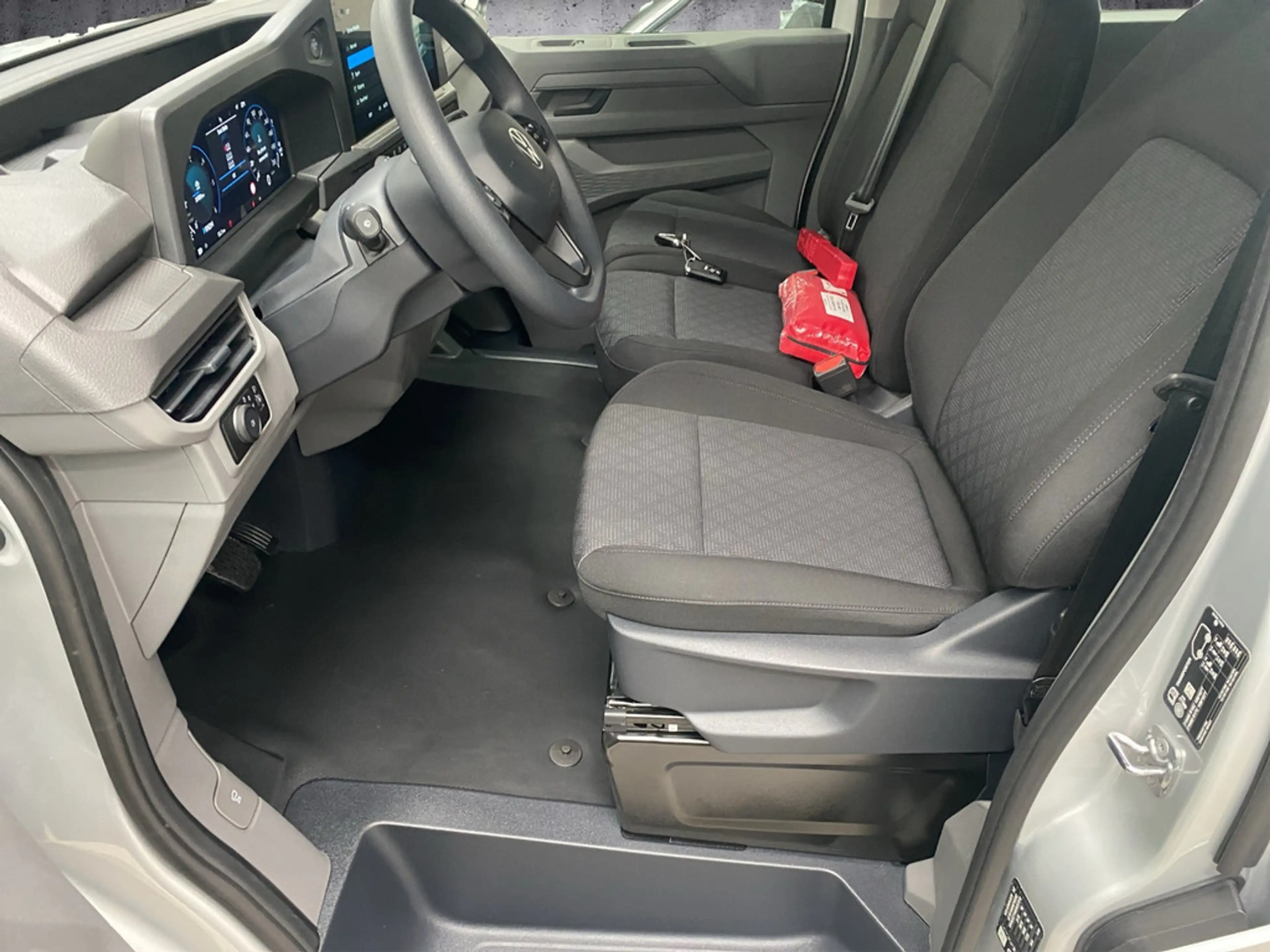 Volkswagen T7 Kombi 2.0 l TDI DSG langer Radstand AHK+Keyless+LED — photo 10