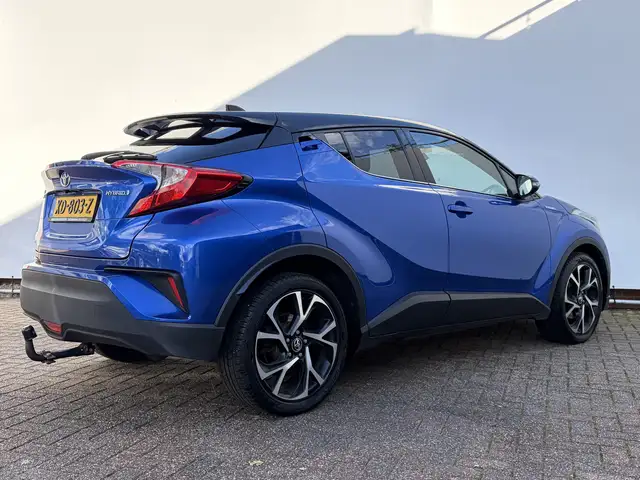 Toyota C-HR view 11