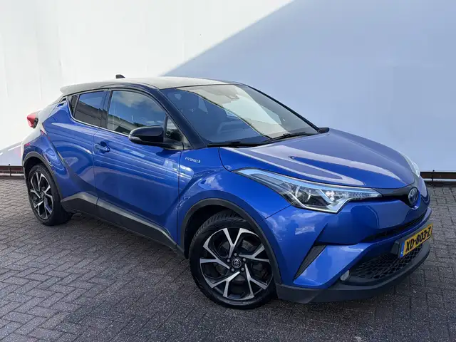 Toyota C-HR view 16