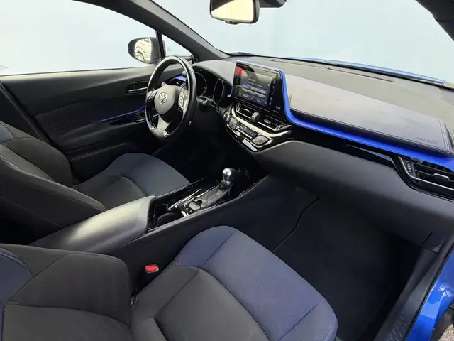 Toyota C-HR view 3