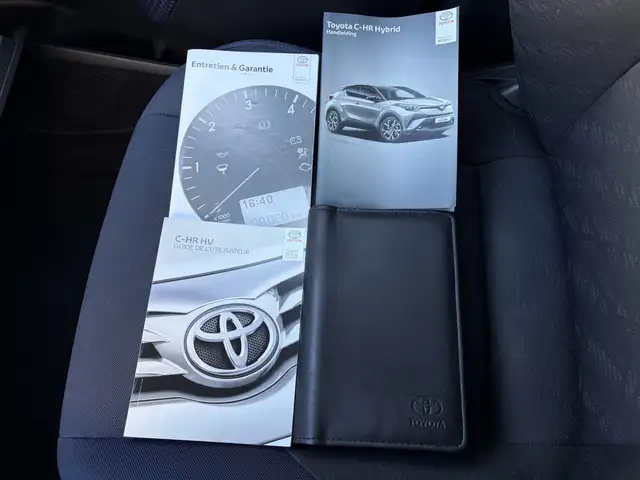 Toyota C-HR view 25