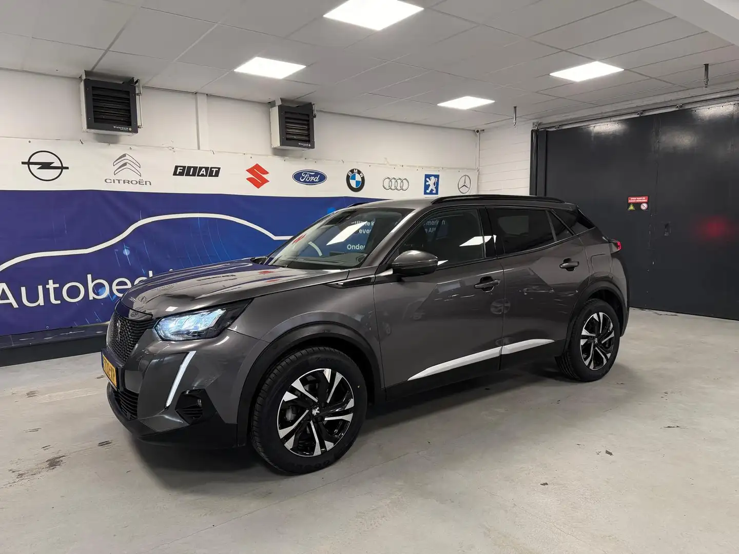 Peugeot 2008 1.2 PureTech Allure Grijs - 2