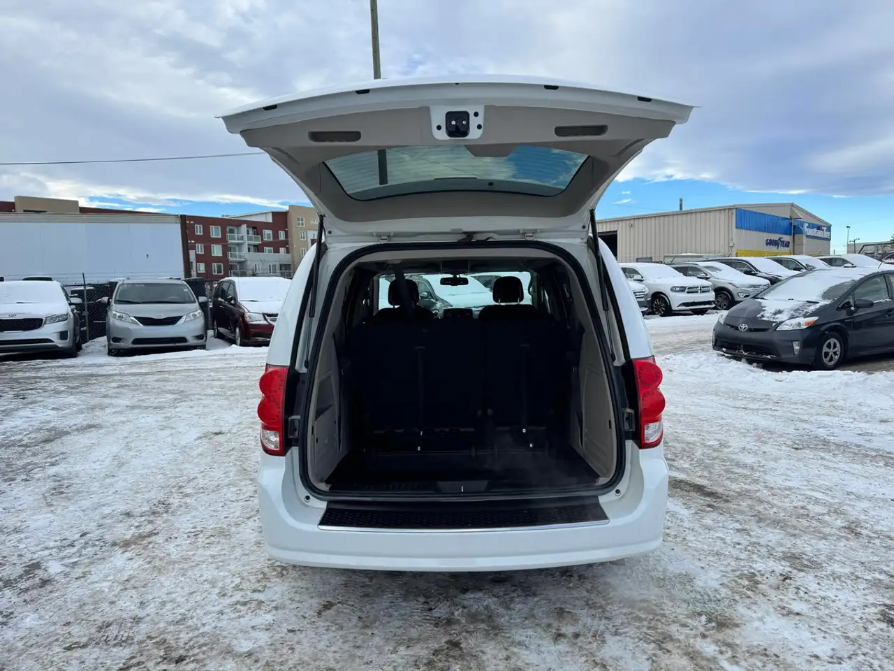 Dodge Grand Caravan снимка Dodge Grand Caravan