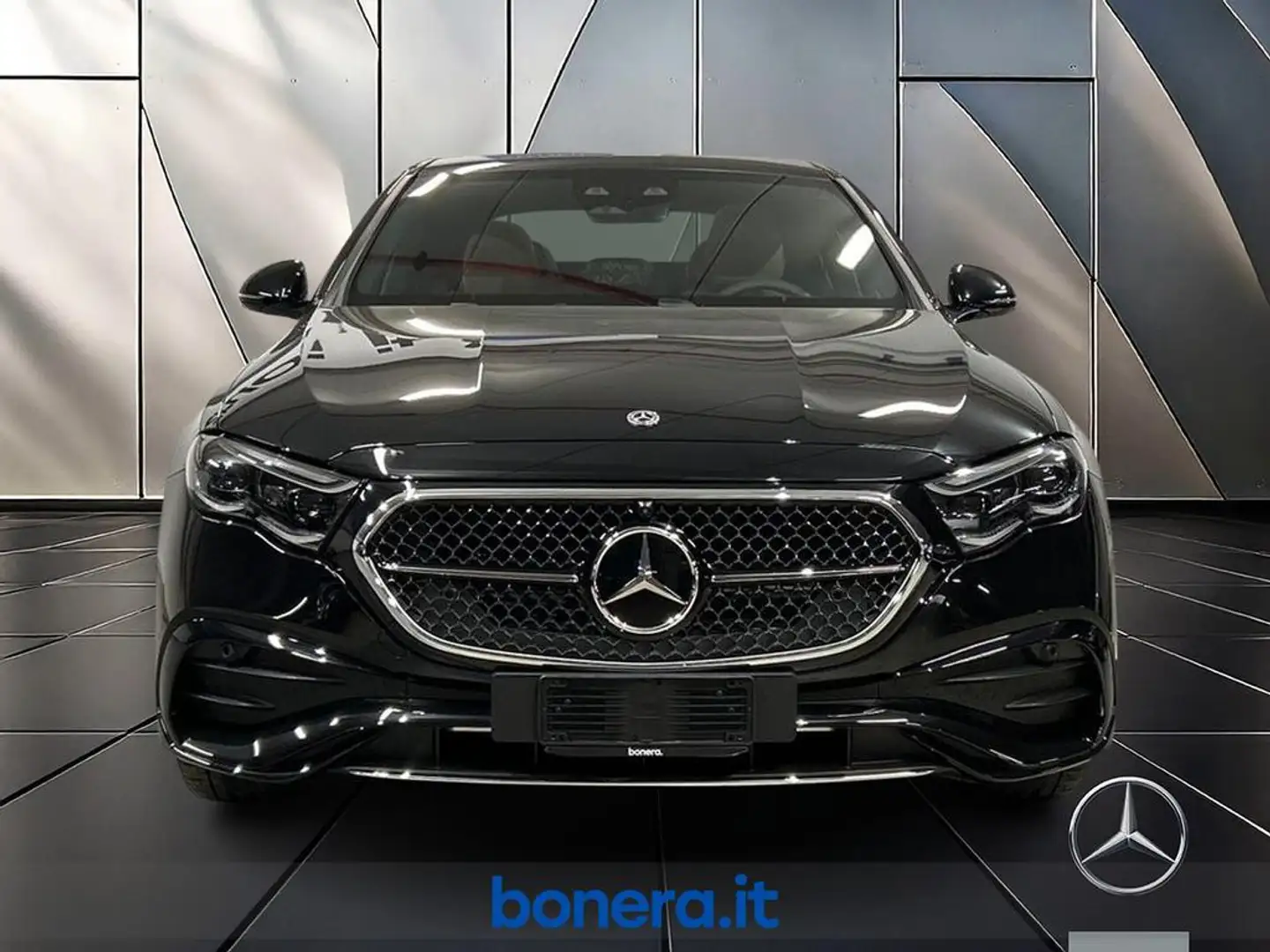 Mercedes-Benz E 450 d AMG Line Premium 4matic auto Zwart - 2