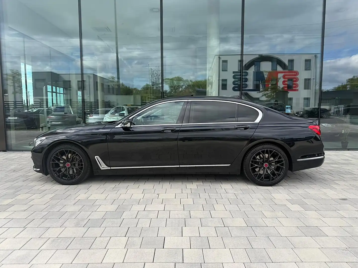 BMW Sonstige 7er-Reihe 7er- 740 d L xDrive *MASSAGE* SCHIEBE... Schwarz - 2
