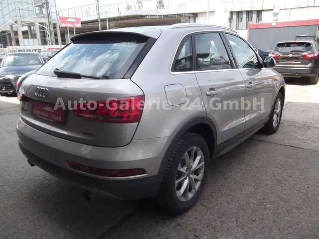Audi Q3 view 7