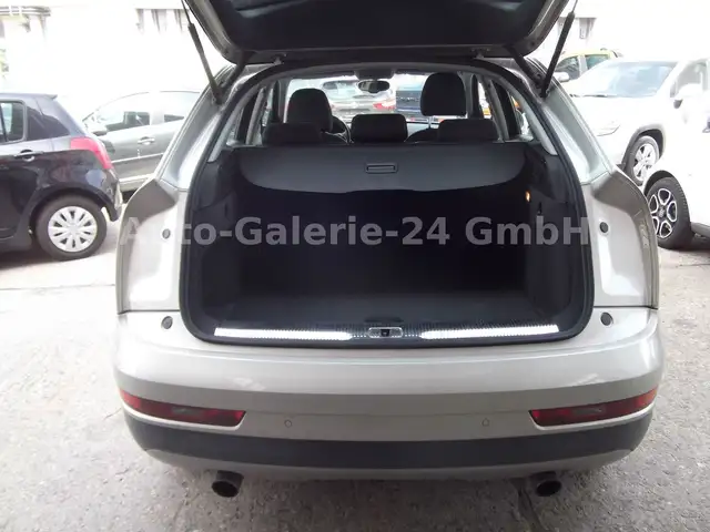 Audi Q3 view 9