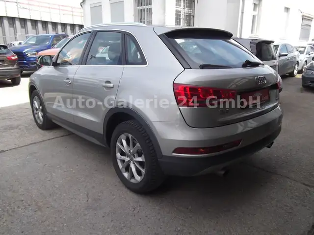 Audi Q3 view 6