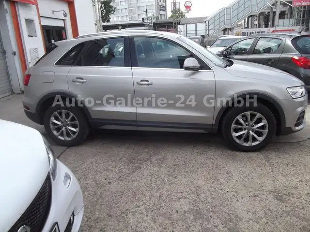 Audi Q3 view 11