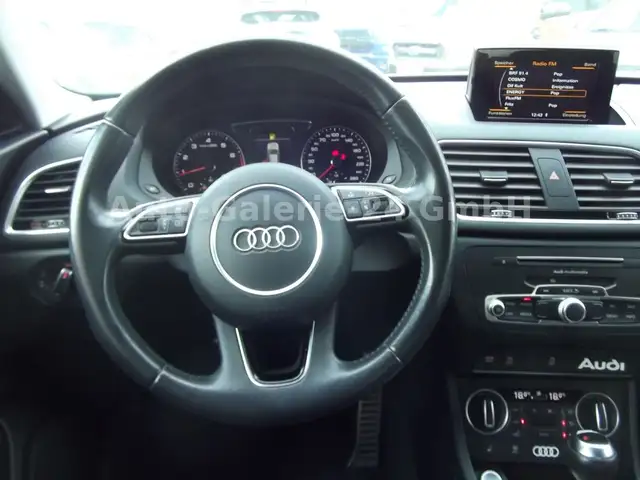 Audi Q3 view 13