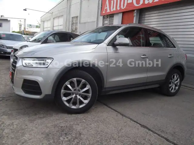 Audi Q3 view 3