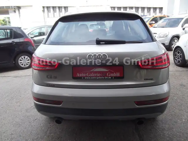 Audi Q3 view 8