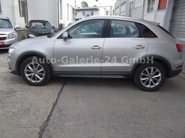 Audi Q3 view 10