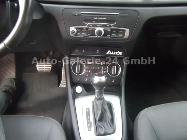 Audi Q3 view 14