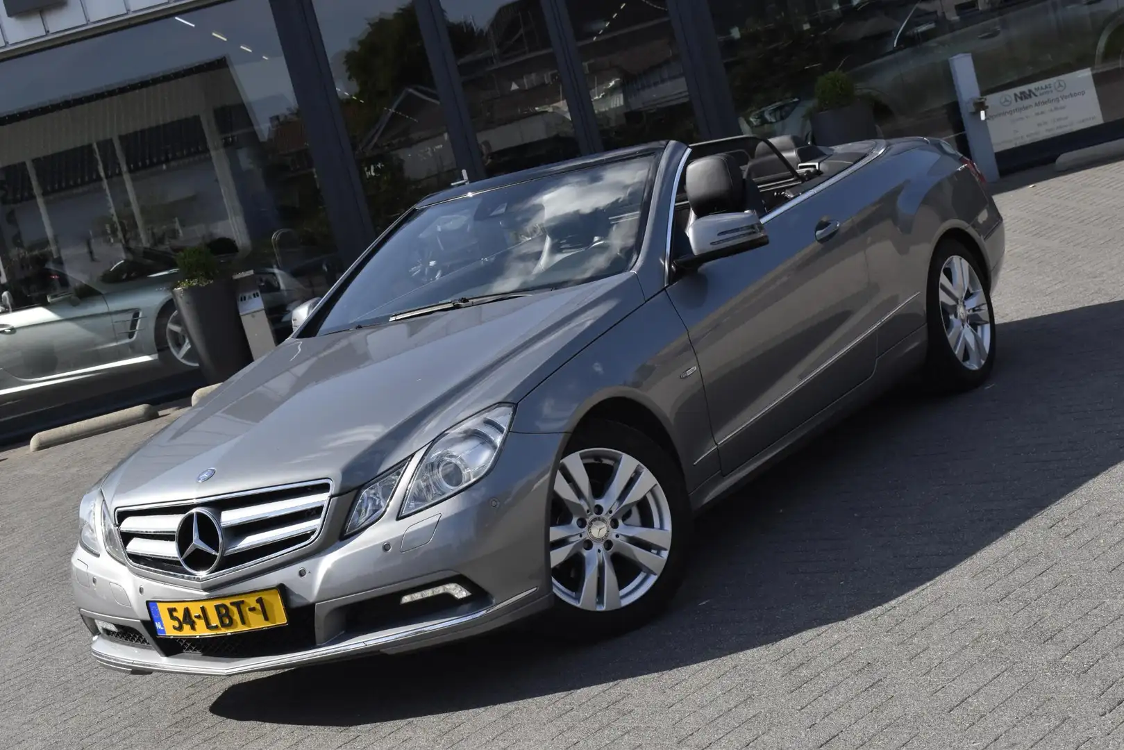 Mercedes-Benz E 250 Cabrio CGI Avantgarde Youngtimer Grijs - 2