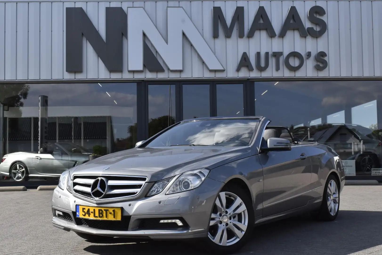 Mercedes-Benz E 250 Cabrio CGI Avantgarde Youngtimer Grijs - 1