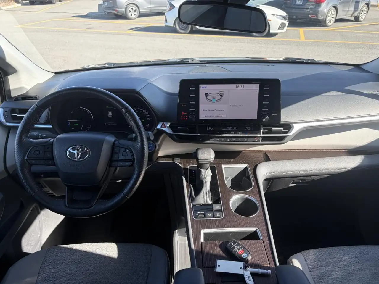 Toyota Sienna снимка Toyota Sienna