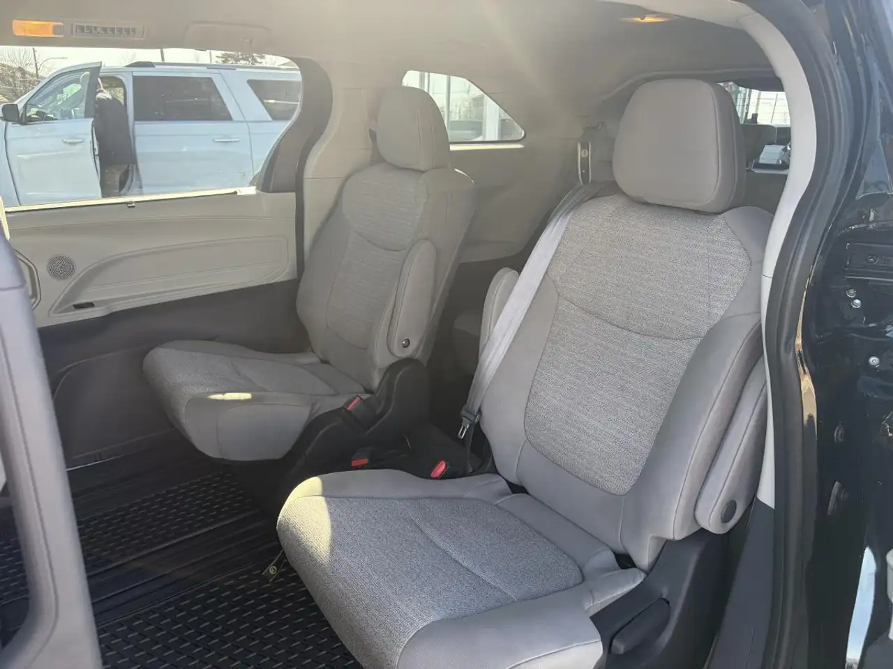 Toyota Sienna снимка Toyota Sienna
