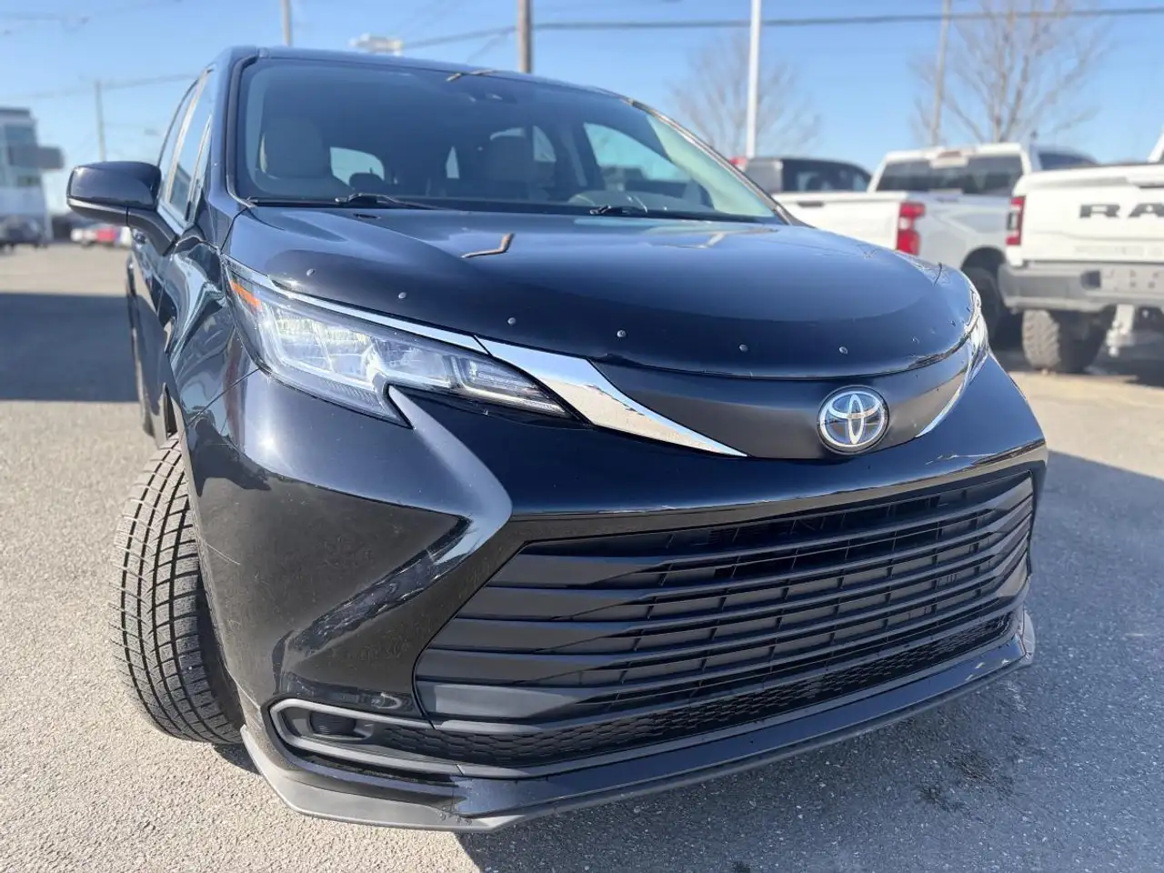 Toyota Sienna снимка Toyota Sienna