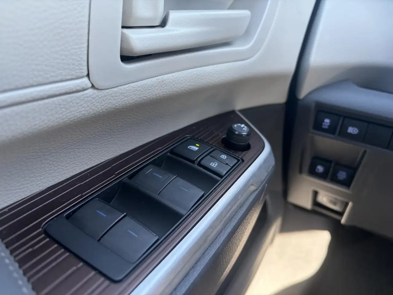 Toyota Sienna снимка Toyota Sienna