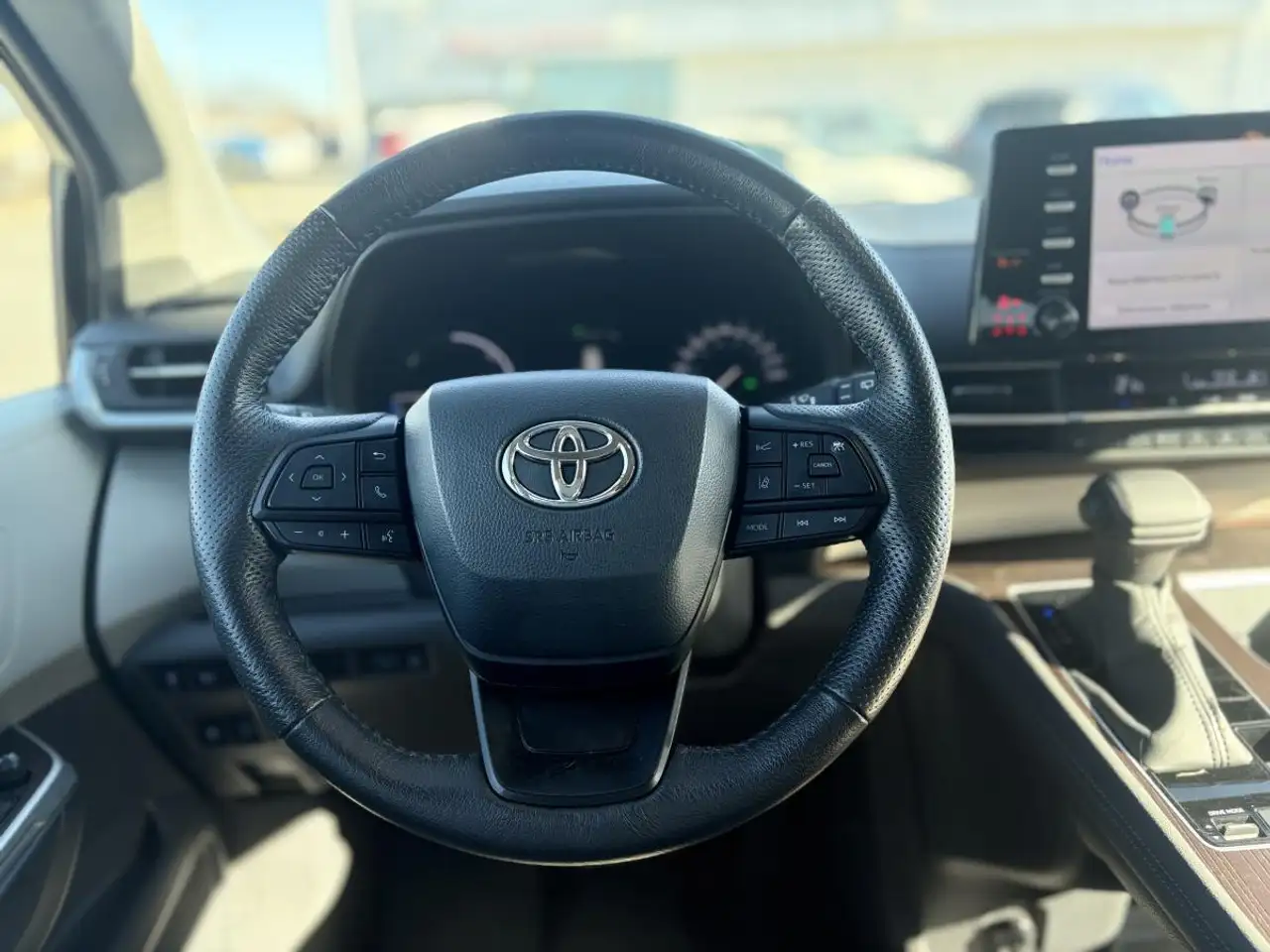Toyota Sienna снимка Toyota Sienna