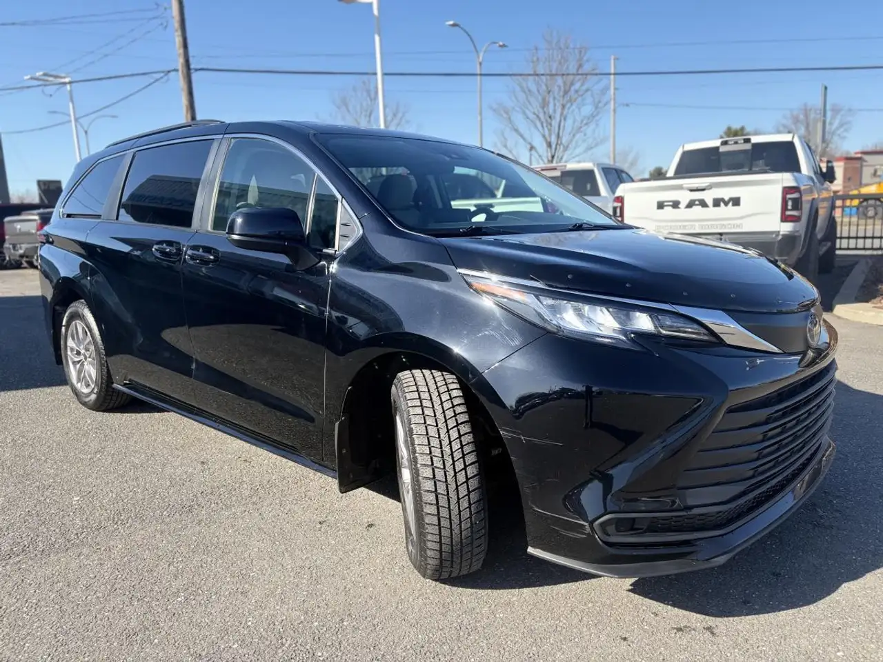 Toyota Sienna снимка Toyota Sienna