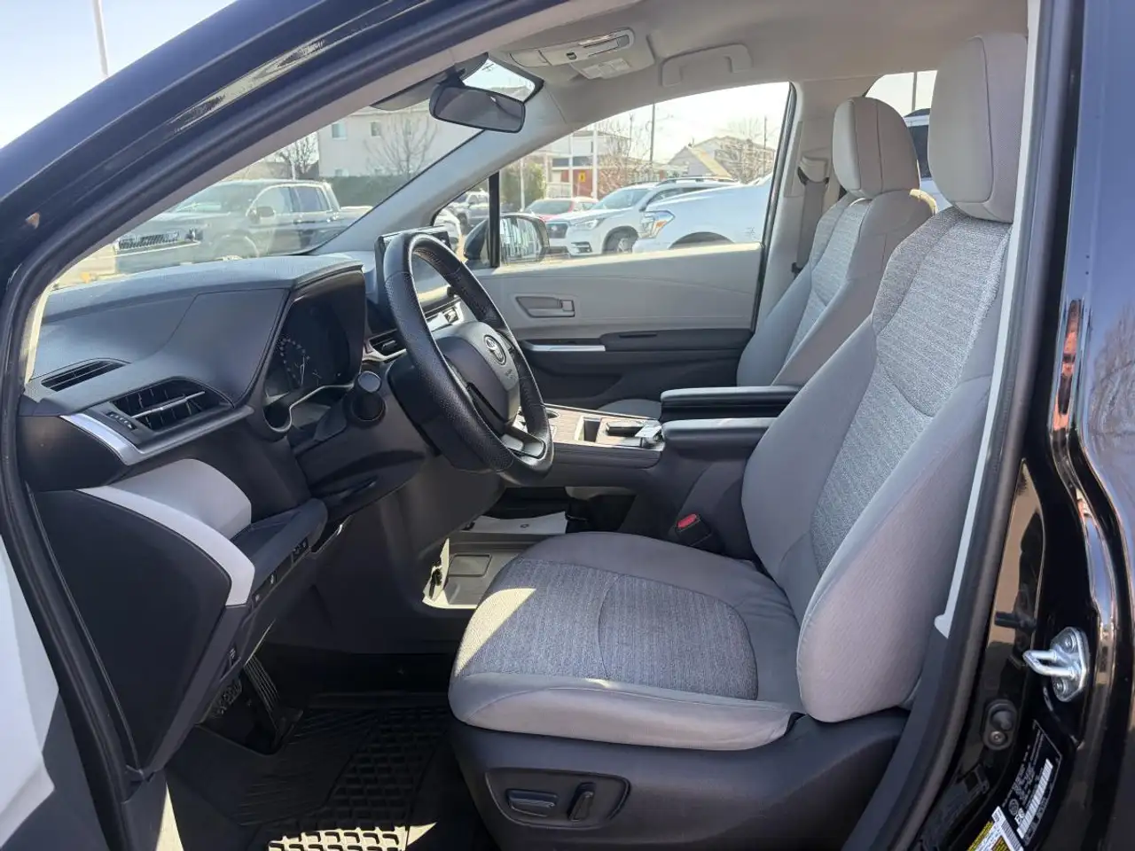 Toyota Sienna снимка Toyota Sienna