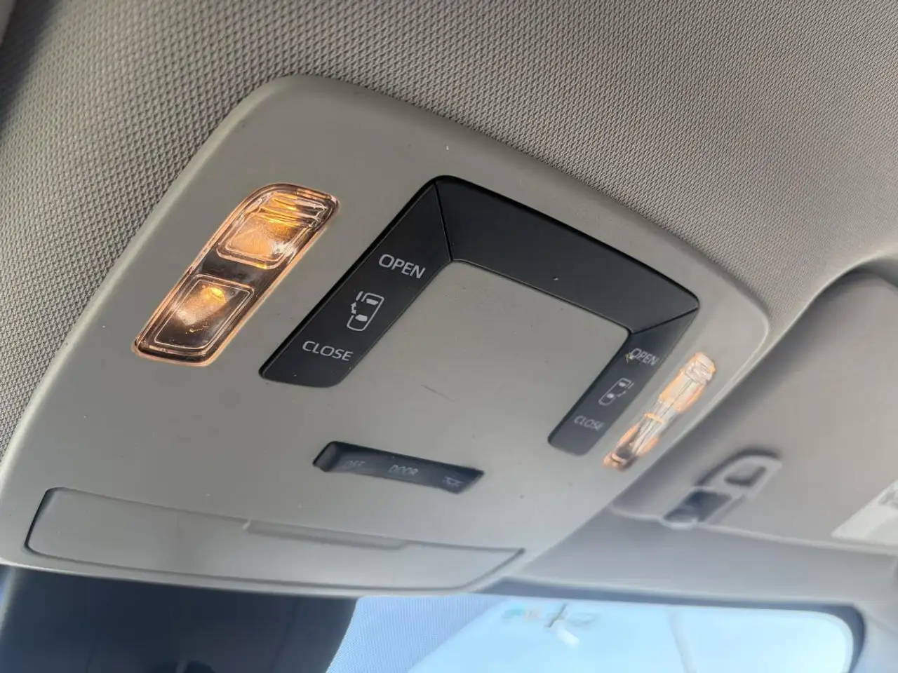 Toyota Sienna снимка Toyota Sienna