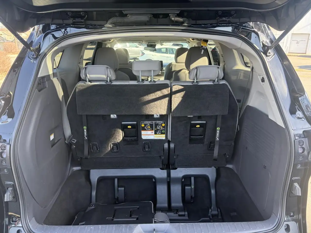 Toyota Sienna снимка Toyota Sienna