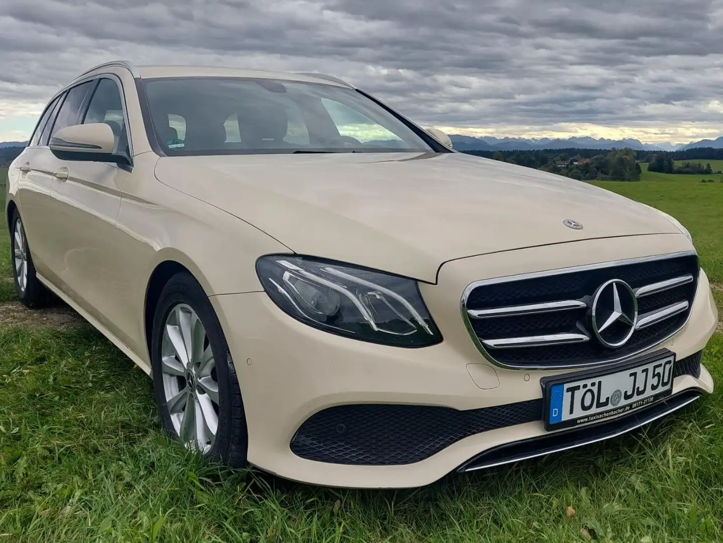Mercedes-Benz E 200 E 200 d T 9G-TRONIC Gelb - 1